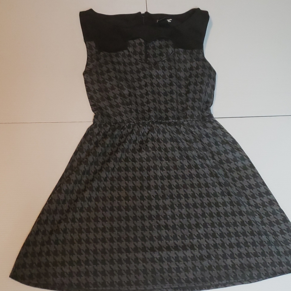 Hot topic houndstooth dress heart cut out
